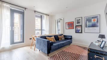 Basic Apartment, 1 Double Bed | Living area