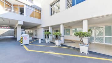 Basic Apartment, 1 King Bed | Property grounds