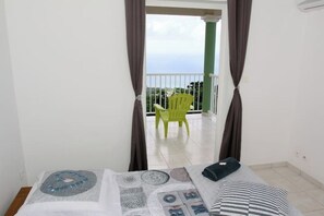 2 bedrooms, iron/ironing board, travel crib, WiFi - Les Emeraudes" apartment with panoramic view (Sainte Luce)