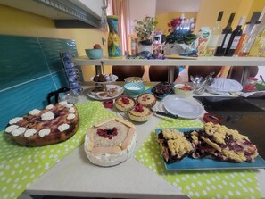 Dining - Royals Habsburg near Sissy´s castle Schönbrunn U3 City breakfast pet kid terrace (Wien)