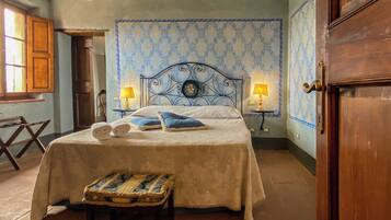 Triple Room | Hypo-allergenic bedding, down duvets, individually decorated