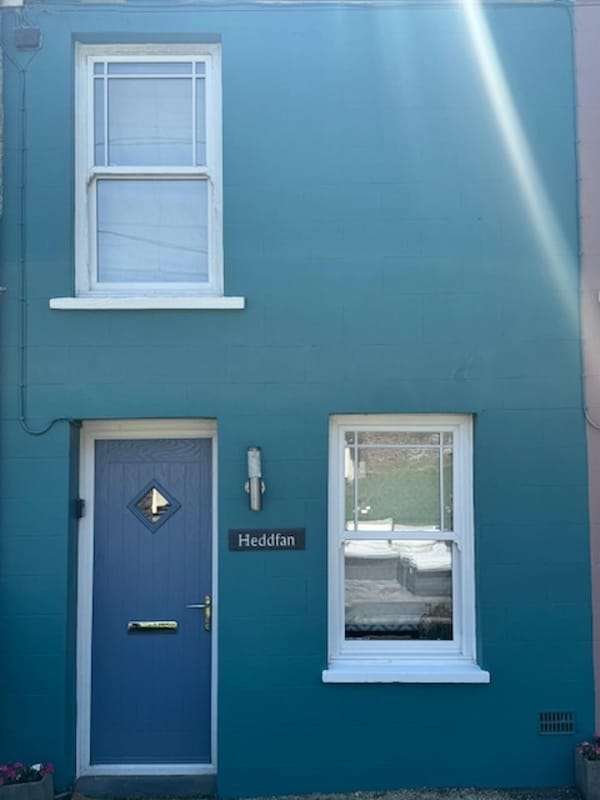 Llansteffan 2-bed Cottage, Sleeps 4, Dog Ok - England