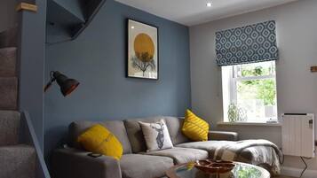 Cottage | Living area | Fireplace