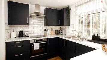 Fridge, microwave, oven, coffee/tea maker