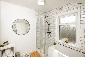 Hair dryer - Two-Bedroom Townhouse (Vale of Glamorgan)