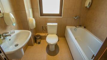 Combined shower/tub, free toiletries, towels, soap