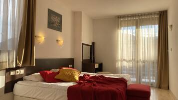 1 bedroom, desk, free WiFi, bed sheets