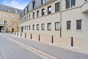Vista frontal de la propiedad