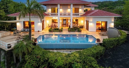 Villa Allamanda • 5 BR • Infinity Pool & Sunset Panorama, Ocotal