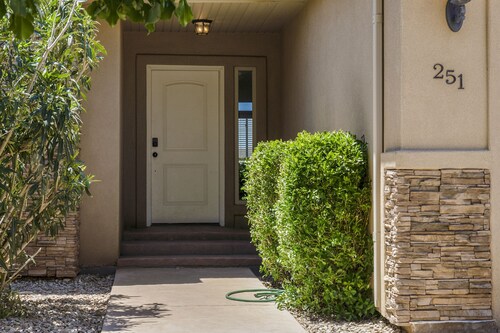 Perfect location close to Zion!