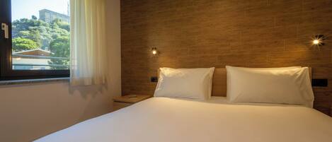 2 bedrooms, iron/ironing board, free WiFi