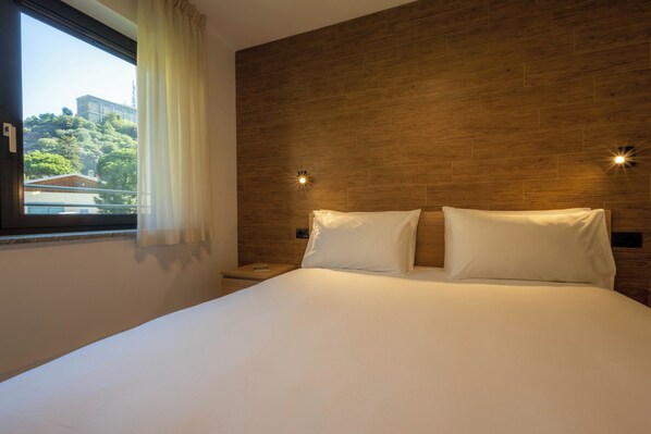 2 bedrooms, iron/ironing board, free WiFi