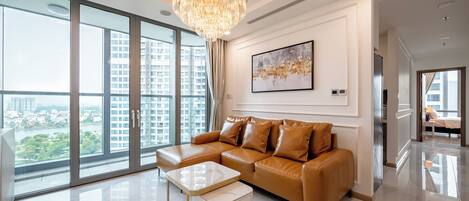 Deluxe appartement, 3 slaapkamers | Woonruimte | Smart-tv en een open haard