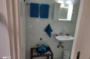 Hårføner, håndklær, såpe og toalettpapir