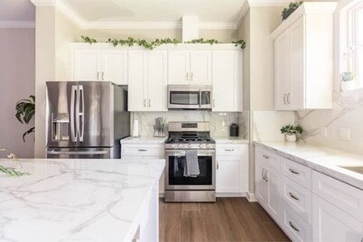 NEW Modern Villa- A Houston Garden Escape