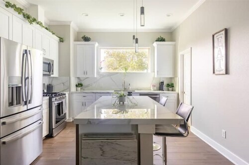 NEW Modern Villa- A Houston Garden Escape