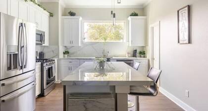 NEW Modern Villa- A Houston Garden Escape