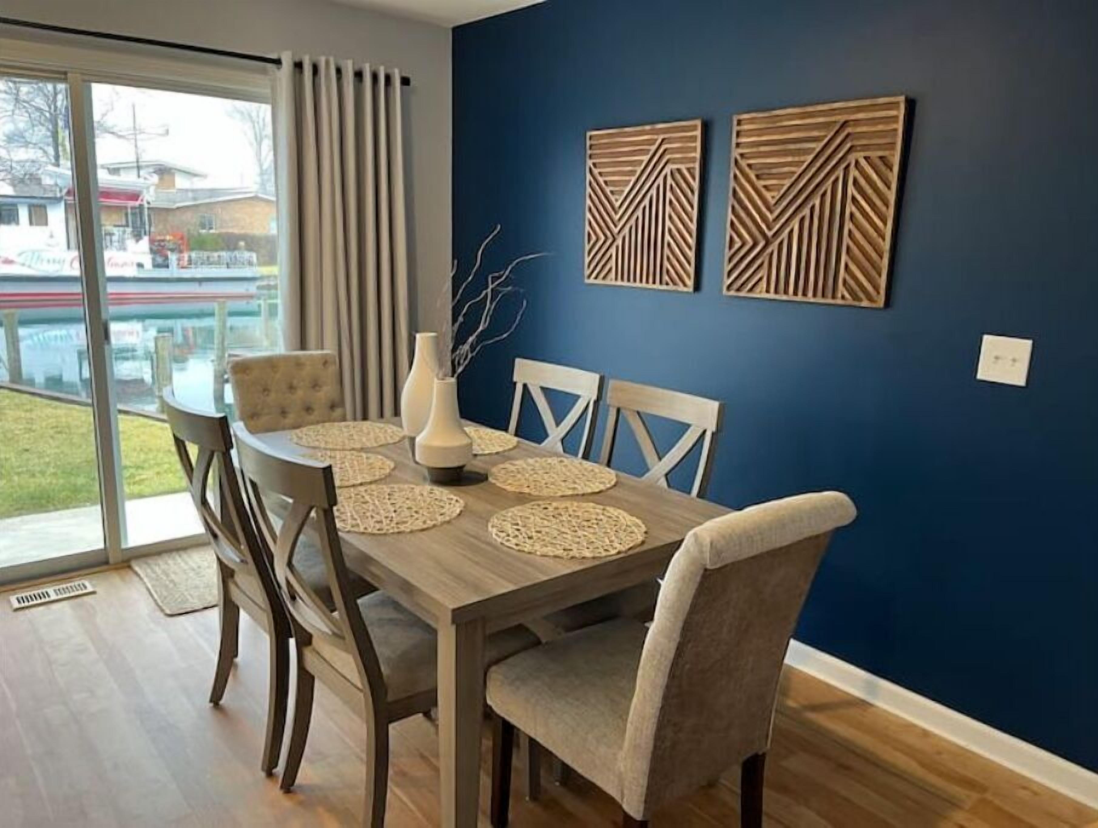 Beautiful waterfront vacation home -open & modern