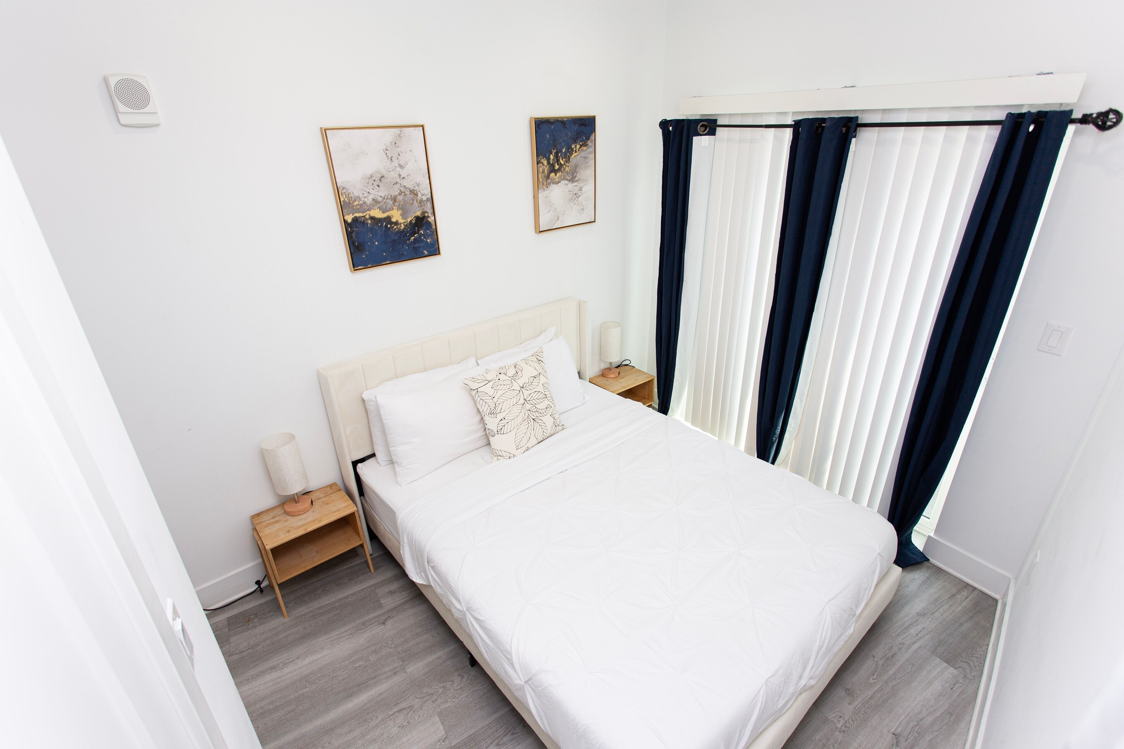 2 soverom, strykejern/-brett, internettilgang og sengetøy