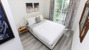 2 bedrooms - Capitol Hill Stay with Stunning Skyline View (Washington)