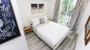 2 bedrooms - Capitol Hill Stay with Stunning Skyline View (Washington)