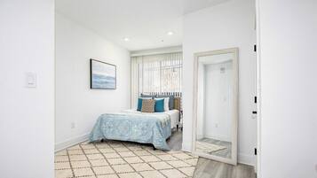 1 bedroom, iron/ironing board, internet, bed sheets