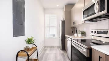 Fridge, microwave, stovetop, dishwasher