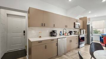 Fridge, microwave, stovetop, dishwasher