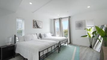 3 bedrooms, iron/ironing board, internet, bed sheets