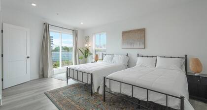 Enjoy City Skyline Views from private RoofDeck!