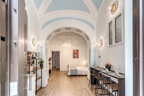 Royal-Apartment | Wohnbereich | Flachbildfernseher