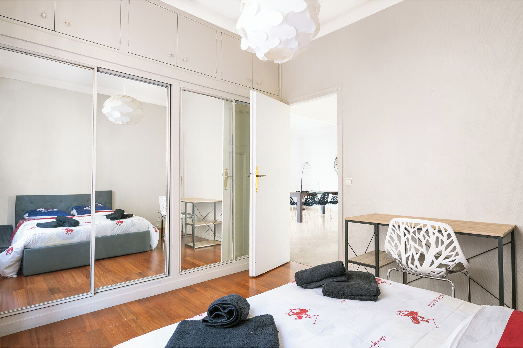 3 chambres, fer et planche à repasser, Wi-Fi, draps fournis