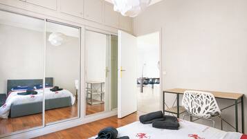 3 chambres, fer et planche à repasser, Wi-Fi, draps fournis