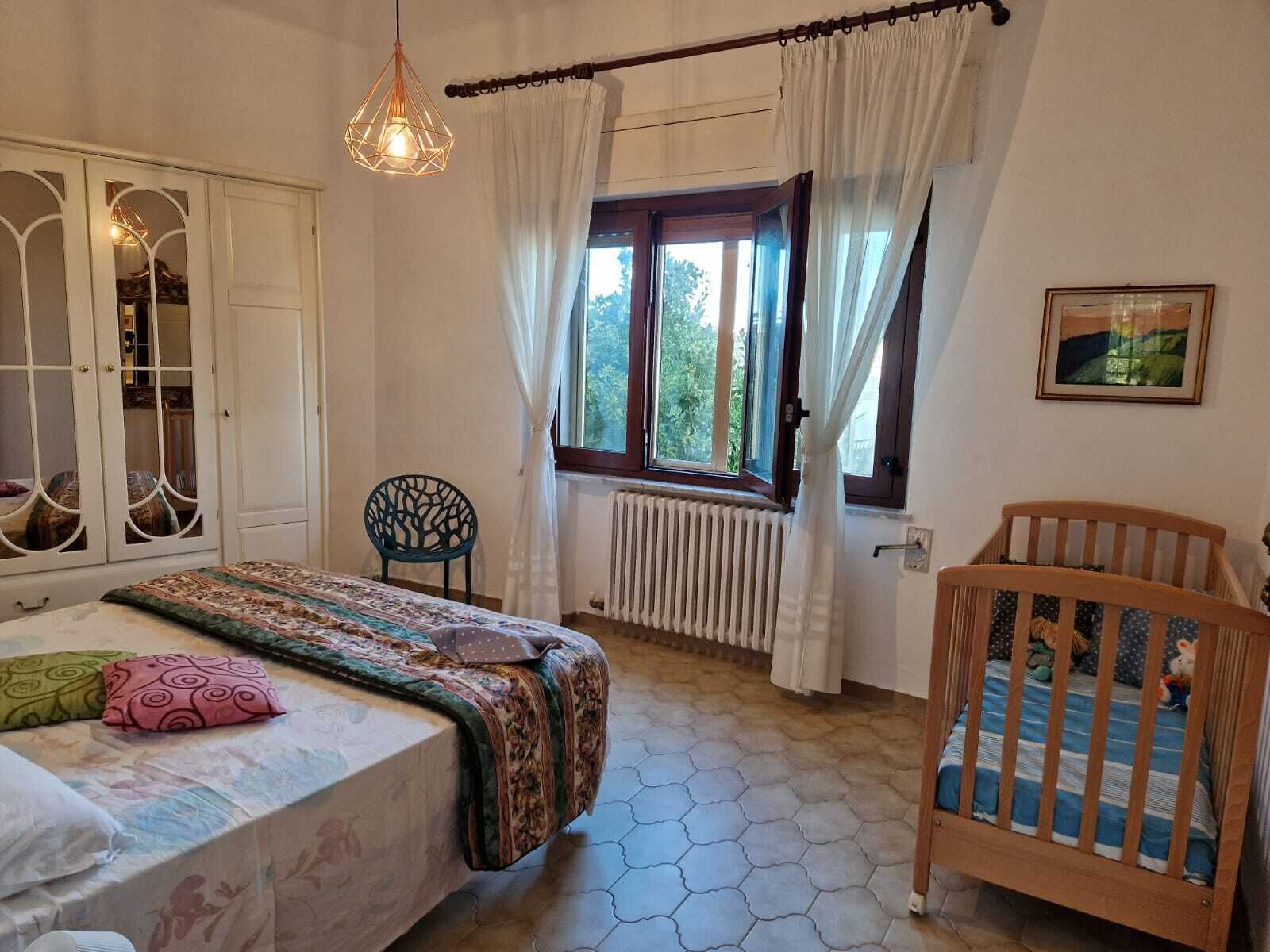 4 Schlafzimmer, Zimmersafe, Schreibtisch, Bügeleisen/Bügelbrett