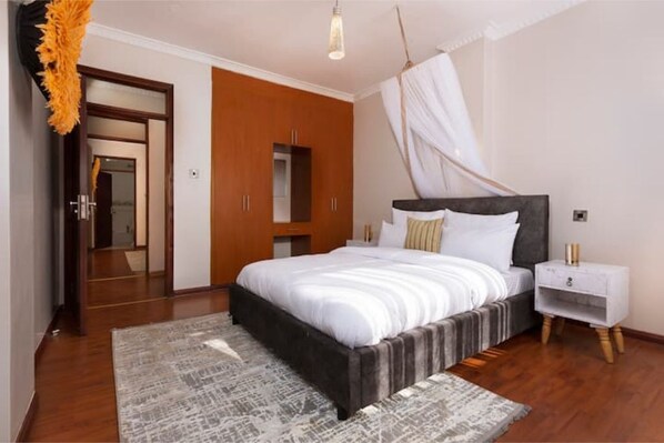 2 soverom, safe på rommet, skrivebord og strykejern/-brett