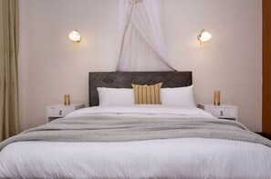 2 Schlafzimmer, Zimmersafe, Schreibtisch, Bügeleisen/Bügelbrett