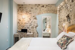 2 bedrooms, iron/ironing board, travel cot, free WiFi