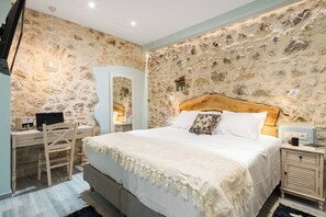 2 bedrooms, iron/ironing board, travel cot, free WiFi