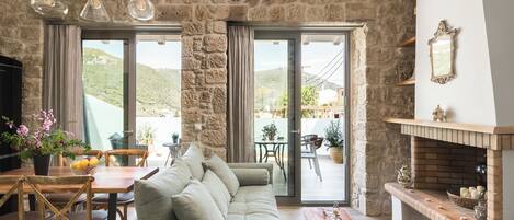 スマートテレビ、暖炉