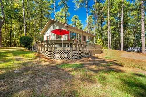 Woodland Cottage on Hidden Pond