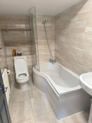Bathroom - Stunning 1-bed Apartment in Southsea (Portsmouth)