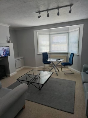 Apartment | Living area - Stunning 1-bed Apartment in Southsea (Portsmouth)
