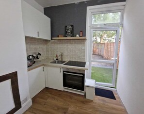 Apartment | Private kitchen | Fridge, microwave, oven, stovetop - Peaceful Well Equipped Flat Near Central London (London)