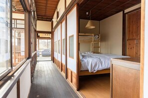 House | 3 bedrooms, desk, laptop workspace, iron/ironing board