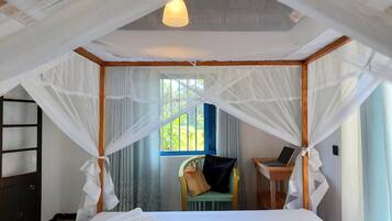 Vila | 3 quartos, escrivaninha, ferros/tábuas de passar roupa