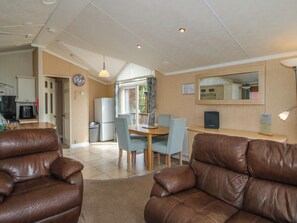 Living area - Daisy (Leominster)