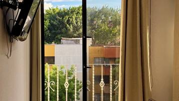 Quarto superior, sacada, vista para a cidade | Sacada