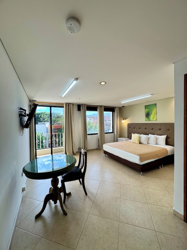 Deluxe Room | 1 bilik tidur, peralatan tempat tidur premium, bar mini