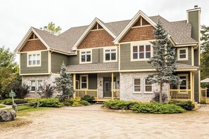 Exterior - NEW! Splendid Chalet on Golf course. Top location! (Mont-Tremblant)