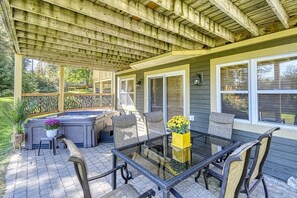Outdoor dining - NEW! Splendid Chalet on Golf course. Top location! (Mont-Tremblant)